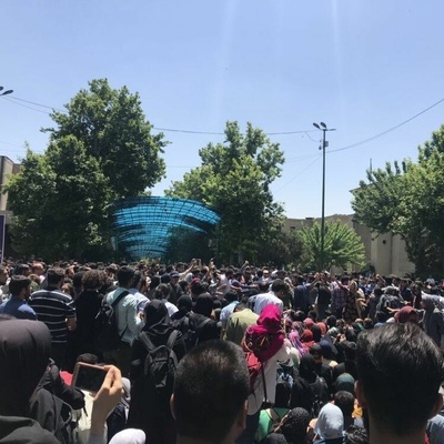 شوک معاون دانشگاه تهران به دانشجویان معترض: اگر تجمع به خشونت بکشد، از دانشجو حمایت نمی‌کنیم