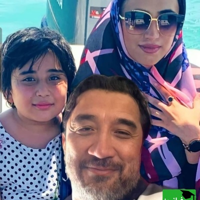 خداداد عزیزی: ازدواج من و همسرم کاملاً سنتی بود و به همین خاطر بعداً عاشقش شدم ولی الان دیگه خیلی عاشقم و 3تا...+فیلم