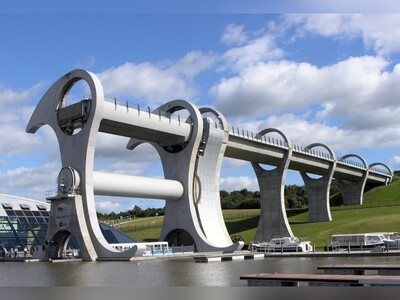 ویدیو/ "چرخ فالکرک" تنها بالابر "قایق چرخان" جهان در اسکاتلند/ شاهکار بی‌نظیر مهندسی با طراحی سیستم عجیب انتقال شناورهای رودخانۀ پایین به رودخانۀ بالا