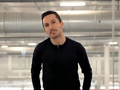 ویدیو/ انتصاب حیرت‌انگیز یک ایرانی به عنوان مدیر ارشد تسلا در آمریکا و اروپا؛ «امید افشار» دست راست جدید ایلان ماسک کیست؟ /آدم به ایرانی بودنش افتخار میکنه