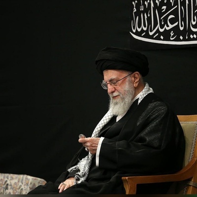 تماشای یک حسرتِ ابدی در سریال «سرو سپید سرخ»؛ شما هم با این سکانسِ خبر شهادت رهبر شهید انقلاب گریه کردید؟