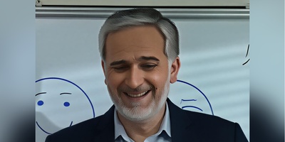 (ویدیو) یادی کنیم از کلاس زبان بدن دکتر مهاجر در لیسانسه ها/ فقط آخرش که دیگه دانشجوها رسما کلافه شده بودن!😂