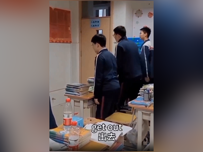 (ویدئو) اخراج دانش‌آموزان از کلاس به صورت گروهی/ هر بار این درو محکم نبند نروووو...