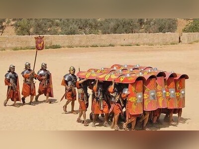 ویدیو/ آموزش سبک جنگی "رومیان باستان" در مدارس!/ کامبک به گذشته برای جبران شکست از دشمن فرضی...