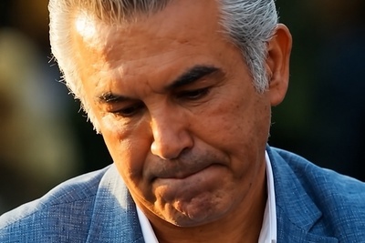 لحظه ترکیدن بُغض حمید استیلی زمانی که دفتر زندگی اش را ورق زد: فقط 5 سالم بود که پدرم را از دست دادم... برای بوسیدن پاهای مادرم خجالت می‌کشیدم+فیلم