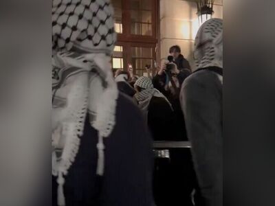 (ویدئو) دانشجویان معترض آمریکایی ساختمان دانشگاه کلمبیا را فتح کردند