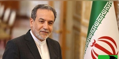 (عکس) ادای احترام وزیر امور خارجه به شهدای میناب با این حرکت خاص که سوژه رسانه‌های پاکستانی شد