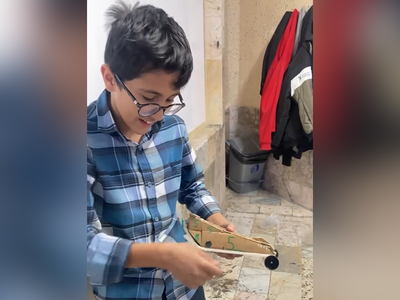 (ویدئو) اختراع دانشجوی نخبه در مدرسه/ ساخت ماشین پرسرعت با مقوا و چوب بستنی!