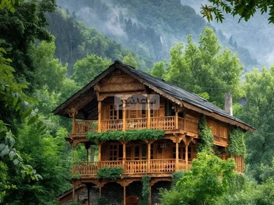 شاهکار معماری روستایی و بی‌نظیر خانه گیلانی با ویو شالیزار / بودن تو این خانه با هوای بارونی و مه آلود جلوه عجیب ترین از طبیعت رو بهت نشون میده + عکس