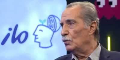 رپ خوانی بازیگر 78 ساله ایران در برنامه قیاسی؛ سیاوش طهمورث سبک رپ و متال رو به باد انتقاد گرفت +ویدیو