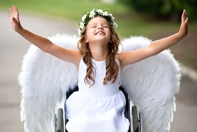 عکسی الهام‌بخش‌تر از هر قصه‌؛ زهرا نامور با وجود 80٪ معلولیت چگونه جزو 40 نفر اول کنکور تجربی شد؟