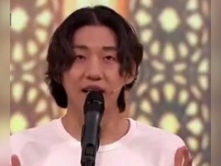 (ویدئو) آموزش «بسم الله الرحمن الرحیم» توسط داوود کیم به زبان کره‌ای در برنامهٔ محفل/ فقط قیافهٔ داوراش که هنگ کردن