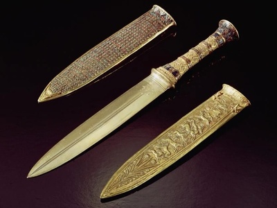 نگاهی شگفت‌انگیز به اسرار دو خنجر توت‌عنخ‌آمون در موزه مصر؛ بین تاریخ و افسانه، واقعیتی که قابل باور نیست + فیلم