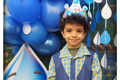 چیدمان جشن آب مهدیار کلایی، پسر محسن تنابنده، بازیگر سریال پایتخت در مدرسه ابتدایی با تم آبی+فیلم و عکس