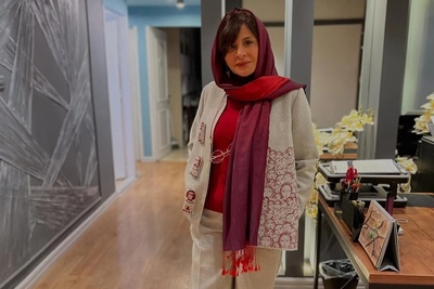 جلوه ای ویژه از اصالت هنر آسیا در چیدمان منزل اشرافی سیما تیرانداز بازیگر سریال سوجان/ کمد منبت‌کاری‌شده‌،مجسمه هایی از اعماق شبه‌قاره هند،گرامافون و عقیقه هایی که قدمت چندهزار ساله دارند+عکس