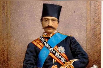 (عکس) وقتی ناصرالدین‌شاه از دل تاریخ به دنج‌ترین کافه تهران می‌پرد! یک سفر زمانیِ خفن و کاملاً غیرقابل پیش‌بینی!