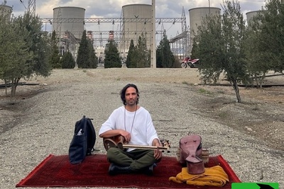 اجرای زیبای ترانه «ای شرقی غمگین» با سوزِ ساز علی قمصری/ ای شرقی غمگین تو مثل کوه نوری نذار خورشیدمون بمیره .../سازی که مقدس است