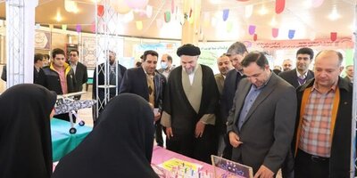 برپایی نمایشگاه توانمندی‌های علمی در دانشگاه آیت‌اله‌ بروجردی (ره)