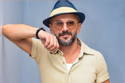 ویدیو | امین حیایی و دنیای چند وجهی هنر/ از قاب تلویزیون تا محفل شعر / ستایش امیرمهدی ژوله