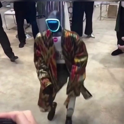 (ویدئو) شوی خیره‌کننده ربات انسان‌نما در جشنواره InnoWeek 2025 تاشکند؛ نمایش بی‌نقص فناوری در اوزبکستان