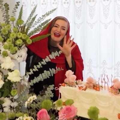 نگاهی به چیدمان جشن تولد 51 سالگی پرطمطراق نعیمه نظام دوست با حضور هنرمندان محبوب ایرانی /سورپرایز تولد خانم بازیگر توسط نگین صدق گویا، حدیث فولادوند، شیدا یوسفی و.../محبوبیت اتفاقی نیست