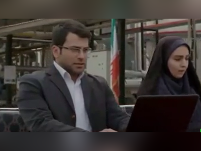 (ویدئو) سکانسی دیدنی از روش عجیب خواستگاری در دانشگاه/ منظورش سیگنال پهباد بود یا...