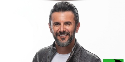 (ویدئو) امین حیایی: معلمم بهم پس گردنی و لگد زد، خودش رفت بالا خورد زمین😁/ از ترسم رفتم قایم شدم/ تا یه هفته الکی ادای بچه‌های علاقه‌مند به درس رو درمیاوردم!