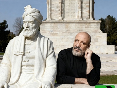 (ویدئو) نگاهی به ثانیه‌های پایانی کنسرت‌ نمایش سی‌صد در اروپا؛ اجرای امیرجعفری در نقش فردوسی با واکنشی روبه‌رو شد که هیچ‌کس انتظارش را نداشت / همه ایستاده تشویقش کردن🥺