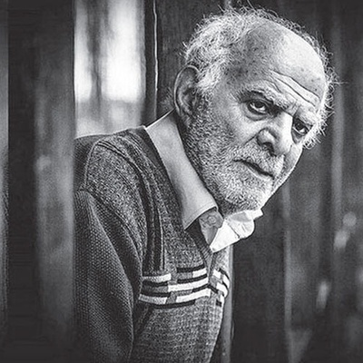 عکس قدیمی دیده نشده از زمان نوجوانی بازیگر مرحوم در مدرسه