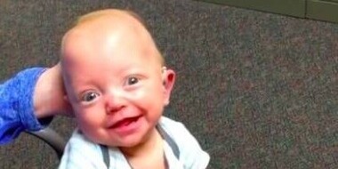 ویدیو / واکنش حیرت‌انگیز نوزاد 4 ماهه پس از تجربه اولین شنیدن؛ لحظه‌ای که دنیا برای او زنده شد!