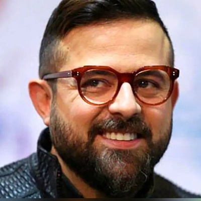 (ویدئو) ناظم فقط هومن سیدی؛ ناظمی که روحیه لطیف دانش‌آموزش را برنمی‌تابد/ خونه کشیدی صورتی؟؟؟؟ با کلاغای آبی، شمع و گل و پروانه؟؟؟