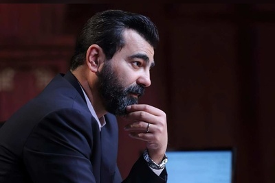 مشاعره بهزاد خلج و متهم / وقتی شعر استاد حسین منزوی دادگاه را به صحنه‌ای شاعرانه تبدیل می‌کند!