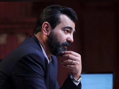 مشاعره بهزاد خلج و متهم / وقتی شعر استاد حسین منزوی دادگاه را به صحنه‌ای شاعرانه تبدیل می‌کند!