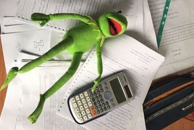 ویدیو | طنز دانشجوییِ روز/ روایتی واقعی از دانشجوی حقوق گرفتار در گرداب بدبختی‌های ترم! 😂