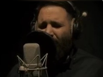 مرثیه جگرسوز «نیمکت خالی» محمد حسین حدادیان برای لاله های سرخ میناب/ موهات پریشونه کیفت پر از خونه...+فیلم