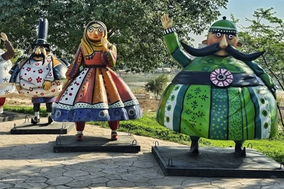 خلاقیت خنده دار شهرداری اهواز برای نصب مجسمه های گچی با الهام از شخصیت های نوستالژی حماسه آفرید/ کیه که با شکرستان خاطره نداشته باشه😍+عکس