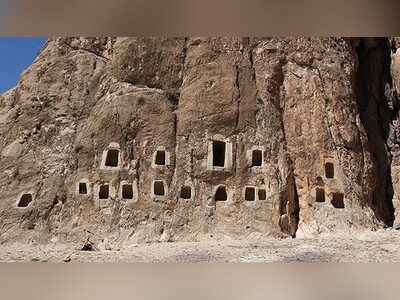 شهر مردگان در محوطه "نقش رستم" مرودشت/ "استودان‌ها"، آرامگاهی در قلب کوهستان برای اجساد زرتشتی