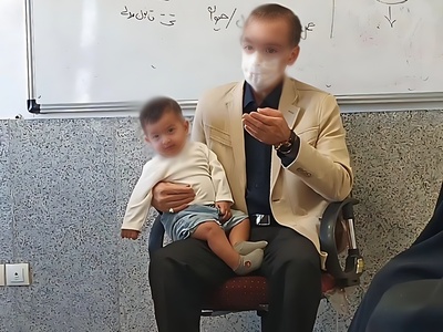 (ویدیو) تفاوت استاد دانشگاه دولتی و دانشگاه آزاد/ دانشجو های آزاد خیلی راحت و کول هستن/ تو جزو کدوم دسته‌ای؟😂