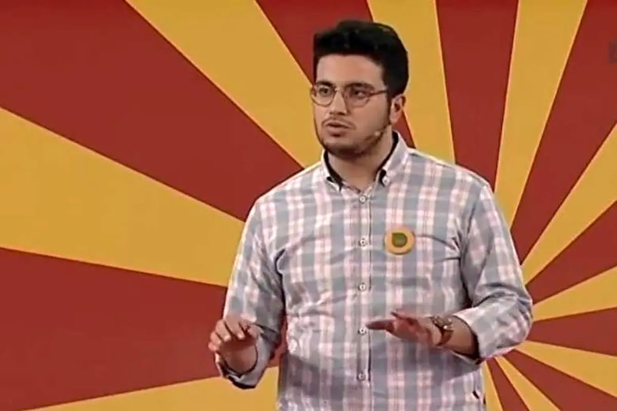 (ویدئو) استندآپ کمدی فوق خندهدار امیرحسین قیاسی در برنامۀ خندوانه/ وقتی صبح کنکور داری اما یدونه دایی داری که سندروم تلفن بیقرار گرفته...