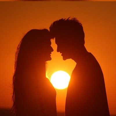 طالع‌بینی روز؛ نیت کن و اسم عشقت رو بگو که حقیقت قراره فاش بشه، ذهنش پر از توئه، ولی سکوت می‌کنه/ تقویم نجومی، اعمال، ذکر و نماز روز شنبه 8 آذر 1404