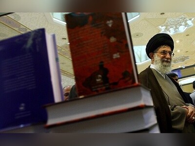 شوخی مقام معظم رهبری با دانشجویان/ متأسفانه شما جوانان خیلی اهل «کتاب و مِتاب» نیستید