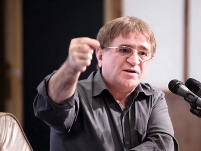 (ویدئو) دکتر انوشه: هر چی بدبختیه از صمیمیت بیش از حد اومده!