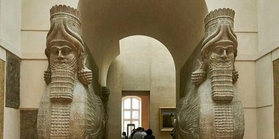 (ویدئو) از جام مارلیک تا گارد جاویدان؛ نگاهی به بزرگ‌ترین گنجینه‌های ایران باستان در قلب موزه لوور