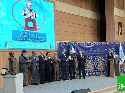 اعطای نشان به استاد دانشگاه تهران برای طراحی تندیس شهید سلیمانی