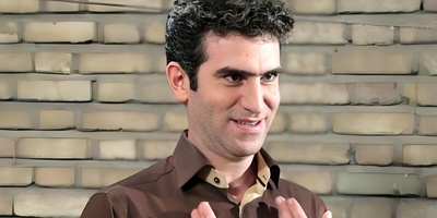 (ویدئو) پرطرفدارترین سکانس حبیب لیسانسه‌ها که بعد از سال‌ها هنوز هم بمب خنده است! / قیافه‌ی امیر کاظمی موقع شنیدن انگلیسی حرف زدن هوتن نابودت می‌کنه😂