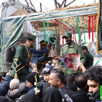 (ویدئو) از میدان شهدا تا میدان ساعت؛ امواج دریای غیرت در تشییع پیکر مطهر شهدا در تبریز