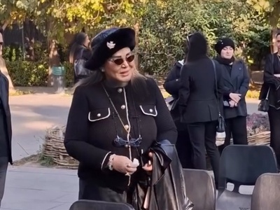 حضور دلگرم کننده هنرمندان و بازیگران ایرانی در مراسم تشییع هادی مرزبان/ نیکی مظفری، بهاره رهنما، شیوا مکینیان، شهره سلطانی، زهرا سعیدی، علی نصیریان، مجید مظفری و...