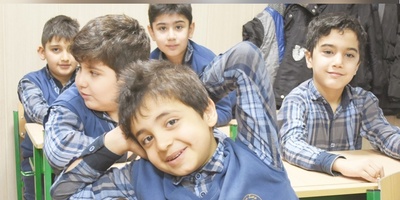 (ویدیو) تو مدرسه چطور درس‌خون به نظر برسیم؟/ با این راهکار ها محبوب دل معلمت باش😂