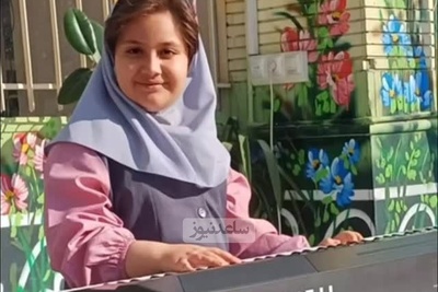 مات و مبهوت ماندن دانش آموزان و معلمان مدرسه از حماسه آفرینی حسرت برانگیز دانش آموز هنرمند با آهنگ «عالم عشق» سر صف/ آینده اش خیلی درخشانه