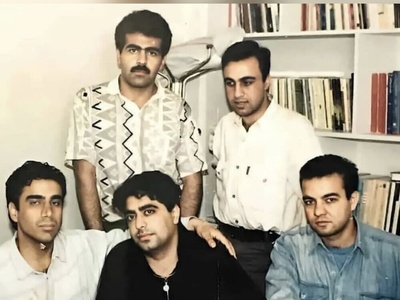 (عکس) نوستالژی شیرین دو کمدین طلایی؛ رضا عطاران و سعید آقاخانی با بازسازی عکس تاریخی خود در خوابگاه، خاطرات دانشجویی را زنده کردند